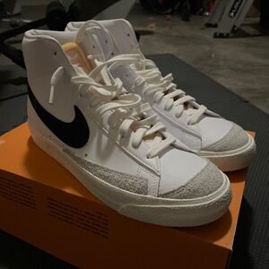 Nike Men’s Blazer Mid ‘77 VNTG Size 10.5